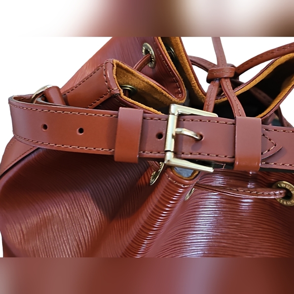 Louis Vuitton Noé EPI Bucket Bag Leather.  C01017 - Picture 7 of 16